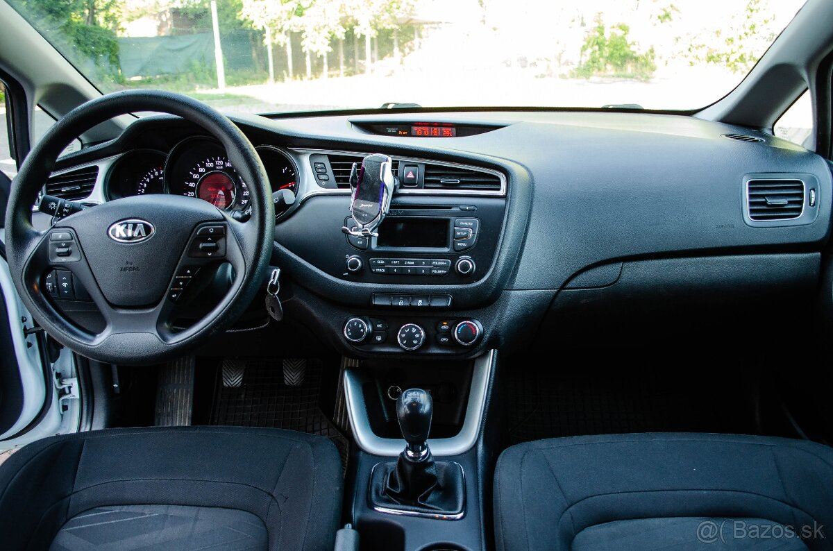 Kia Cee´d 1.4 CVVT Team Slovakia Edition - 15