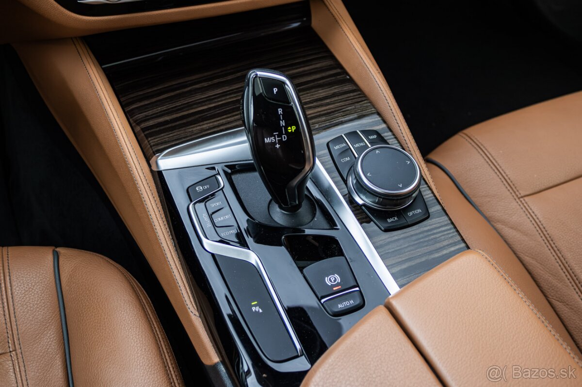 BMW 540i xDrive 250kW / TOP STAV / Panoráma / HeadUp / - 15