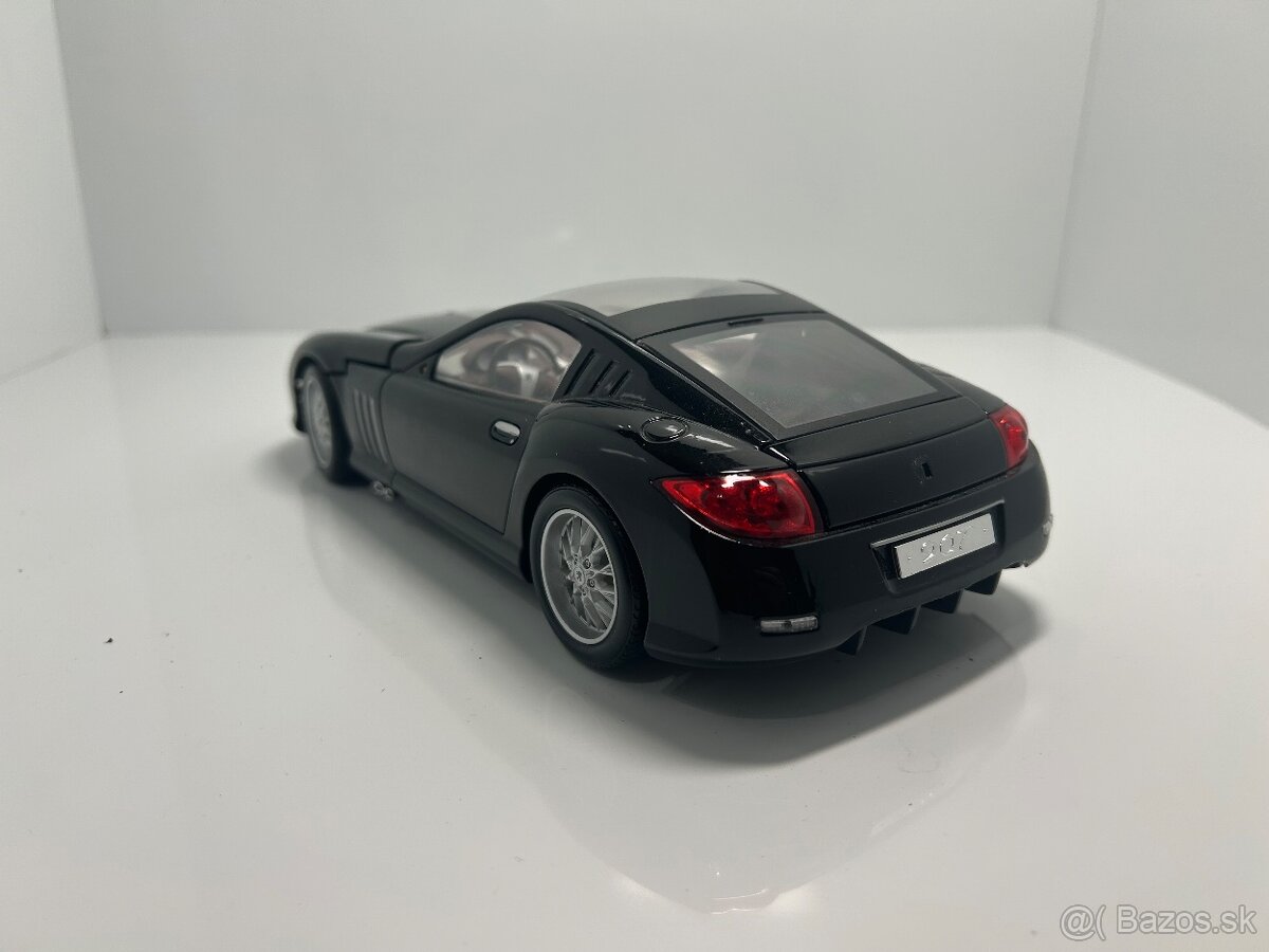 Modely aut 1:18 na diely/prerábku - 15