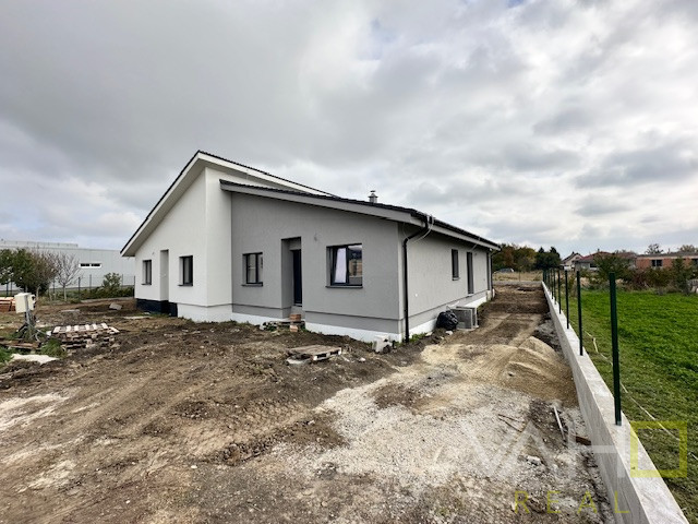 Predaj moderného rodinného domu v obci Červeník - 15