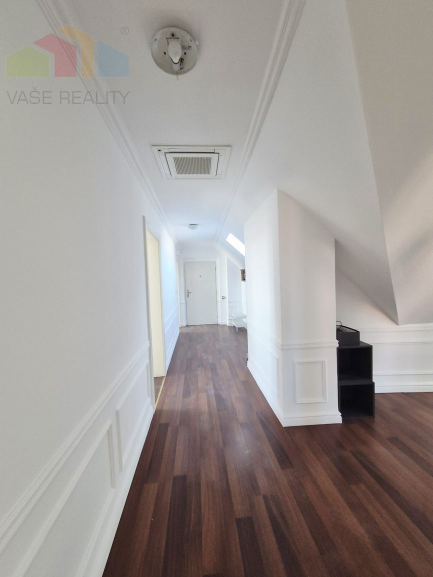 Na prenájom nádherný a štýlový 4-izbový byt, Klariská ulica, - 15