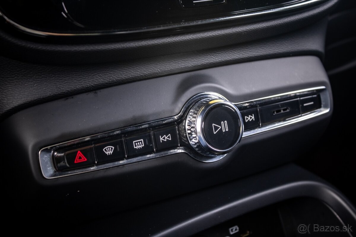 Volvo XC40 P8 TwinMotor AWD 300kw / odpočet DPH - 15