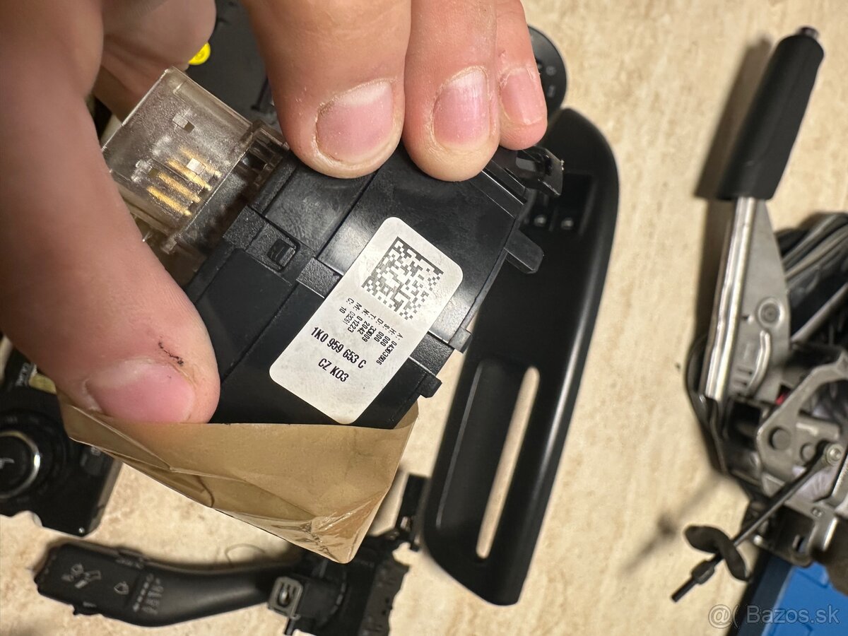 Predám náhradné diely octavia 2 facelift 2010 - 15