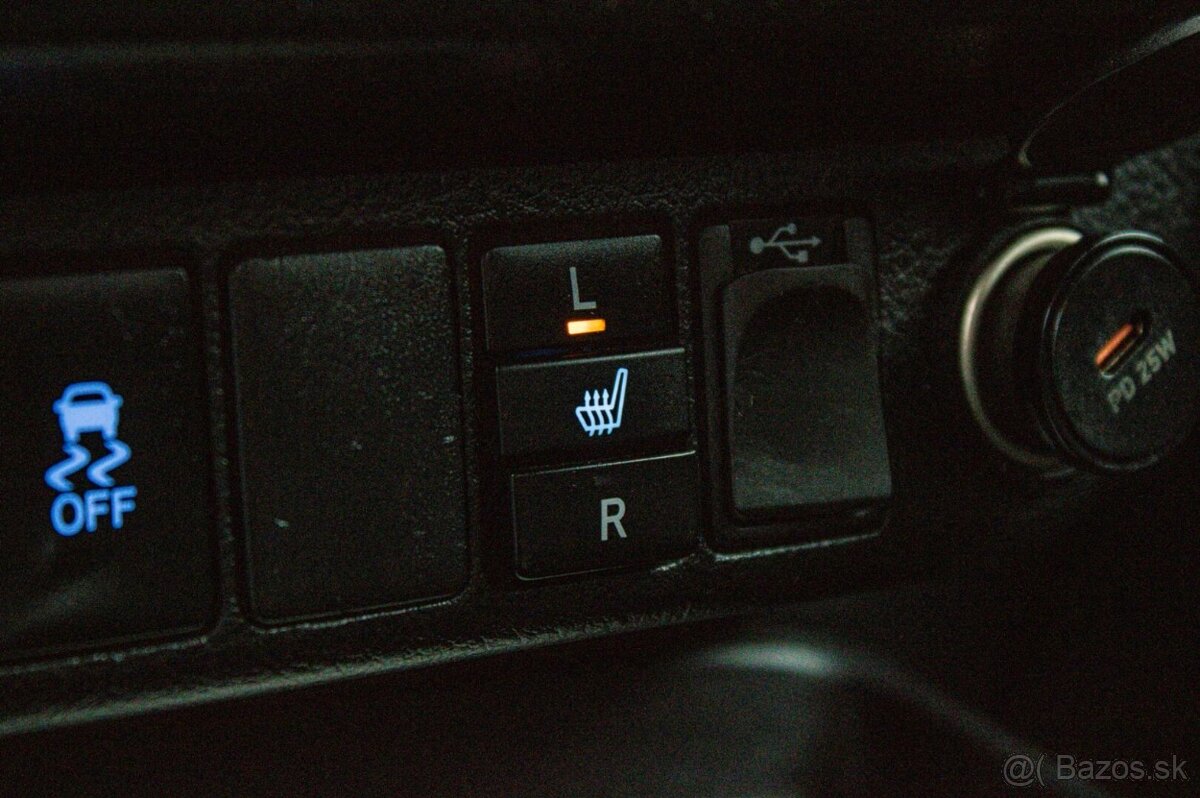 Toyota Hilux 2.4 D-4D Active A/T | 4x4 | - 15