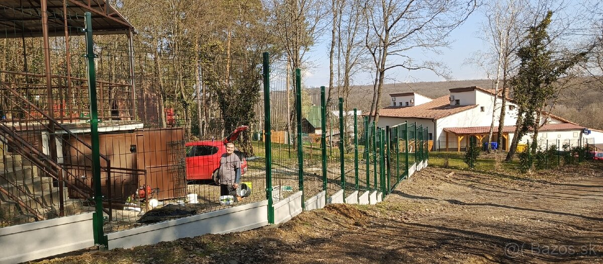 Montáž oplotenia... - 15