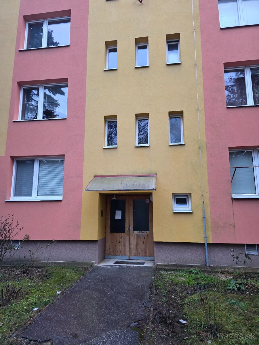 3 izbový byt s balkónom Budovateľská - 15