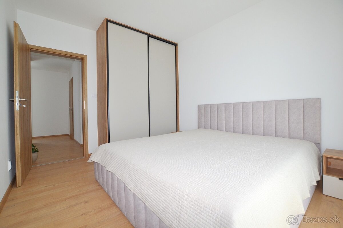 REZERVOVANÝ | 3 izbový byt, strešný s terasou - 15