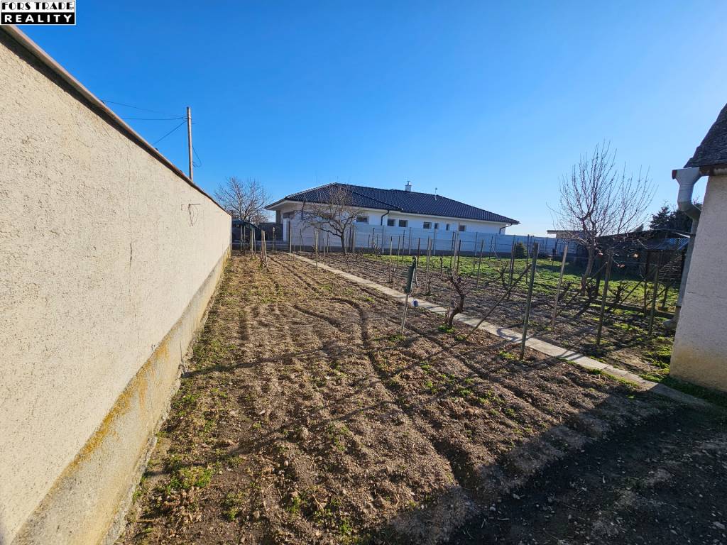 Predáme rodinný dom vo Váhovciach na rožnom pozemku - 15