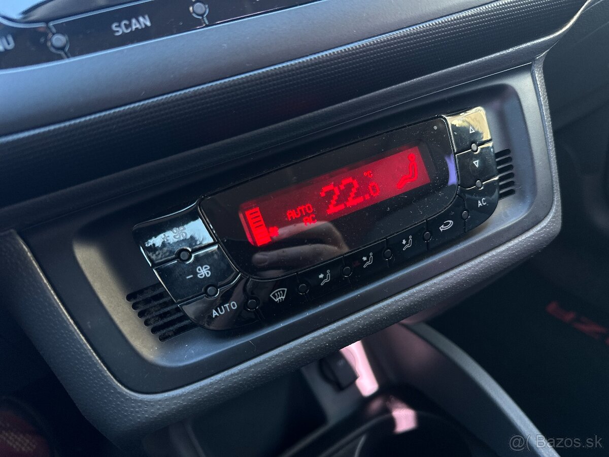 Seat Ibiza ST 1.4 16V benzín 63 kW, 2011 - 15