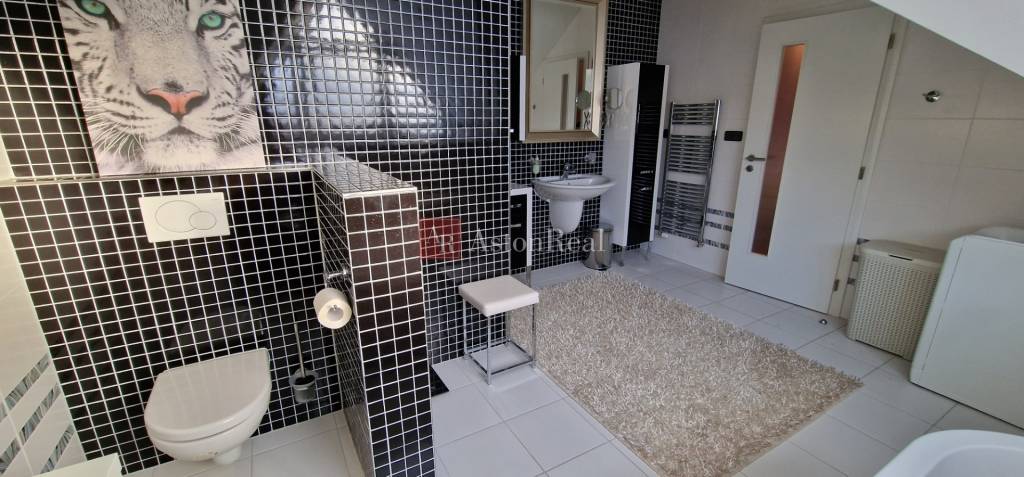 Luxusný apart. Veľká Lomnica 7 izieb, 321 m2, možný odp.D - 15