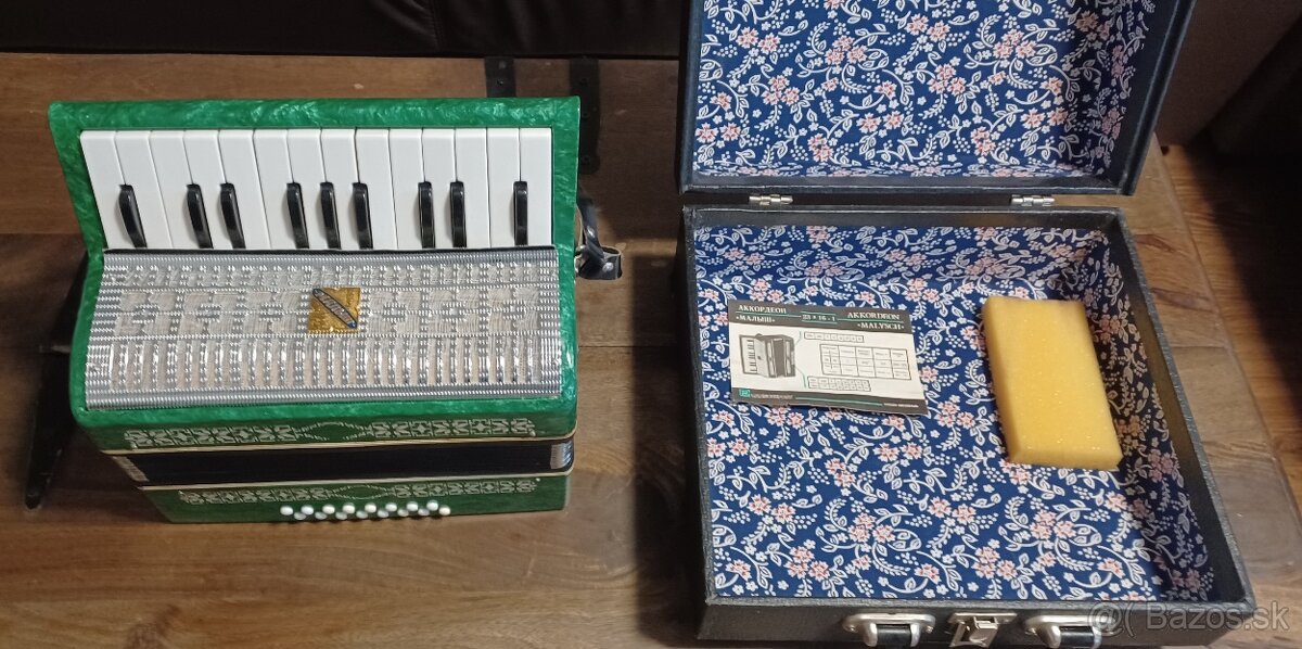 Starý akordeón, harmonika top stav. - 15