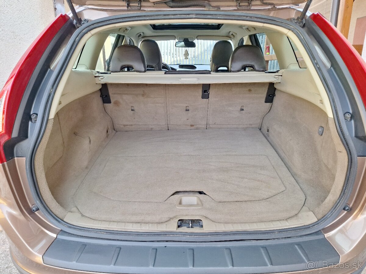 Volvo XC60 2.4 D5 136kw MANUÁL - 15