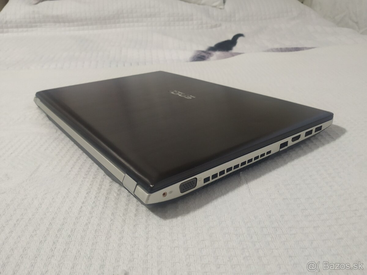 Asus. Intel i7. SSD 256 GB. 16GB.nVidia 8GB. Nová baterka. - 15