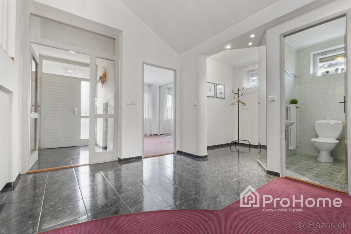 Priestranný a vzdušný rodinný dom vo Veľkej Pake - 15