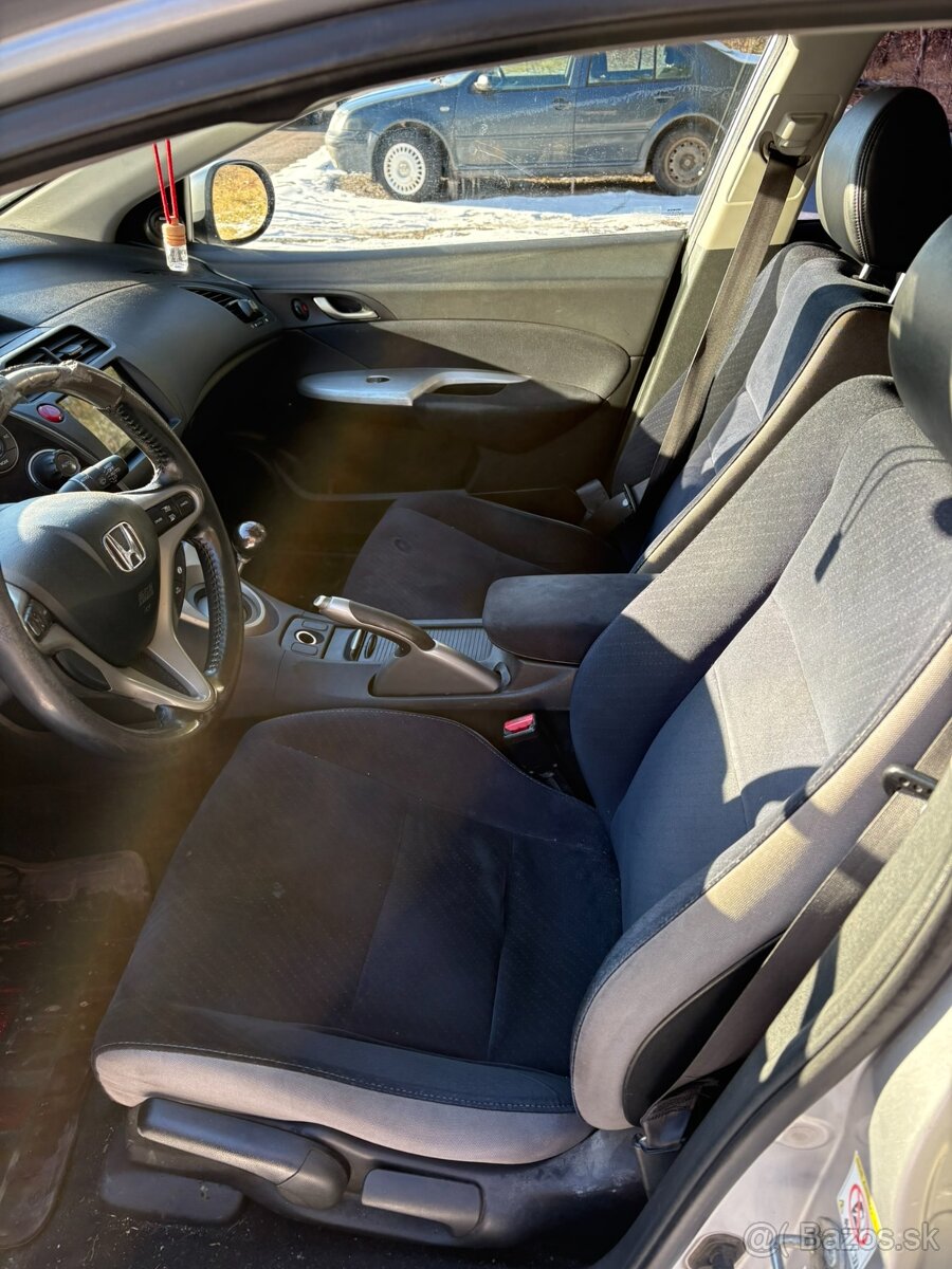 Honda Civic 1.8 i-VTEC 2007 Brezno - 15
