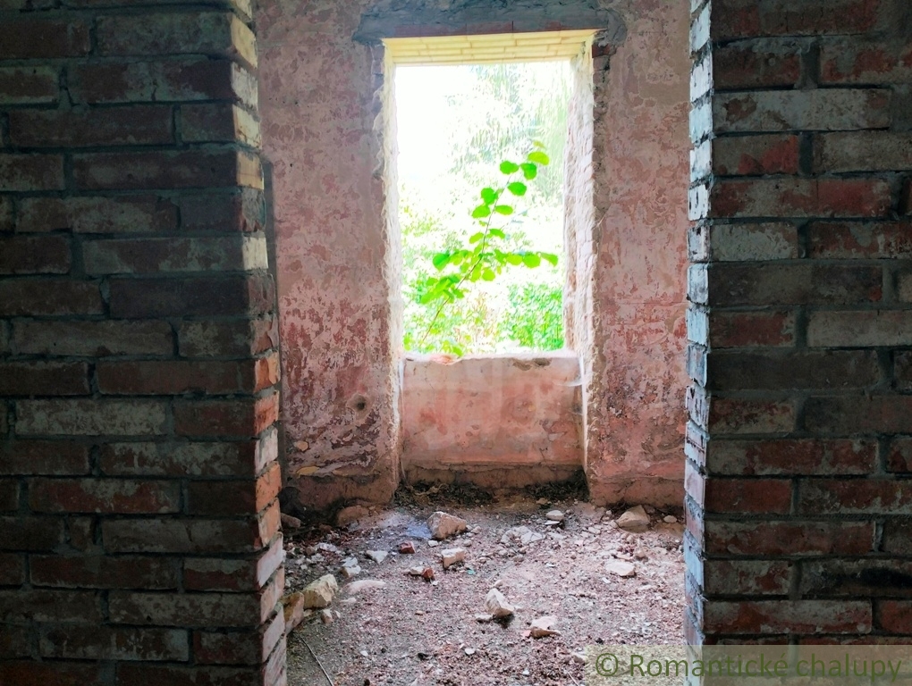 Neobyčajný veľký dom v obklopení Strážovských vrchov na pr - 15