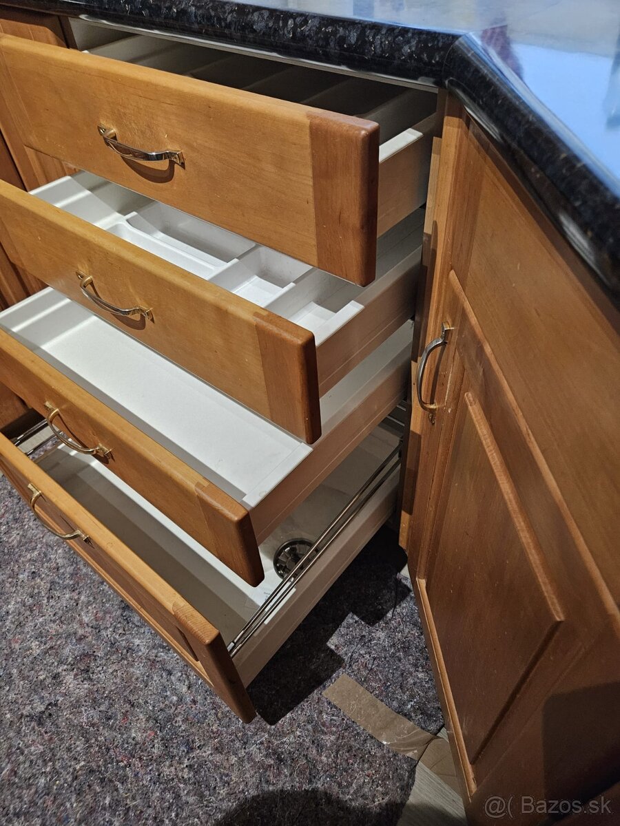 Kuchynská linka z Nemecka so spotrebičmi - 15