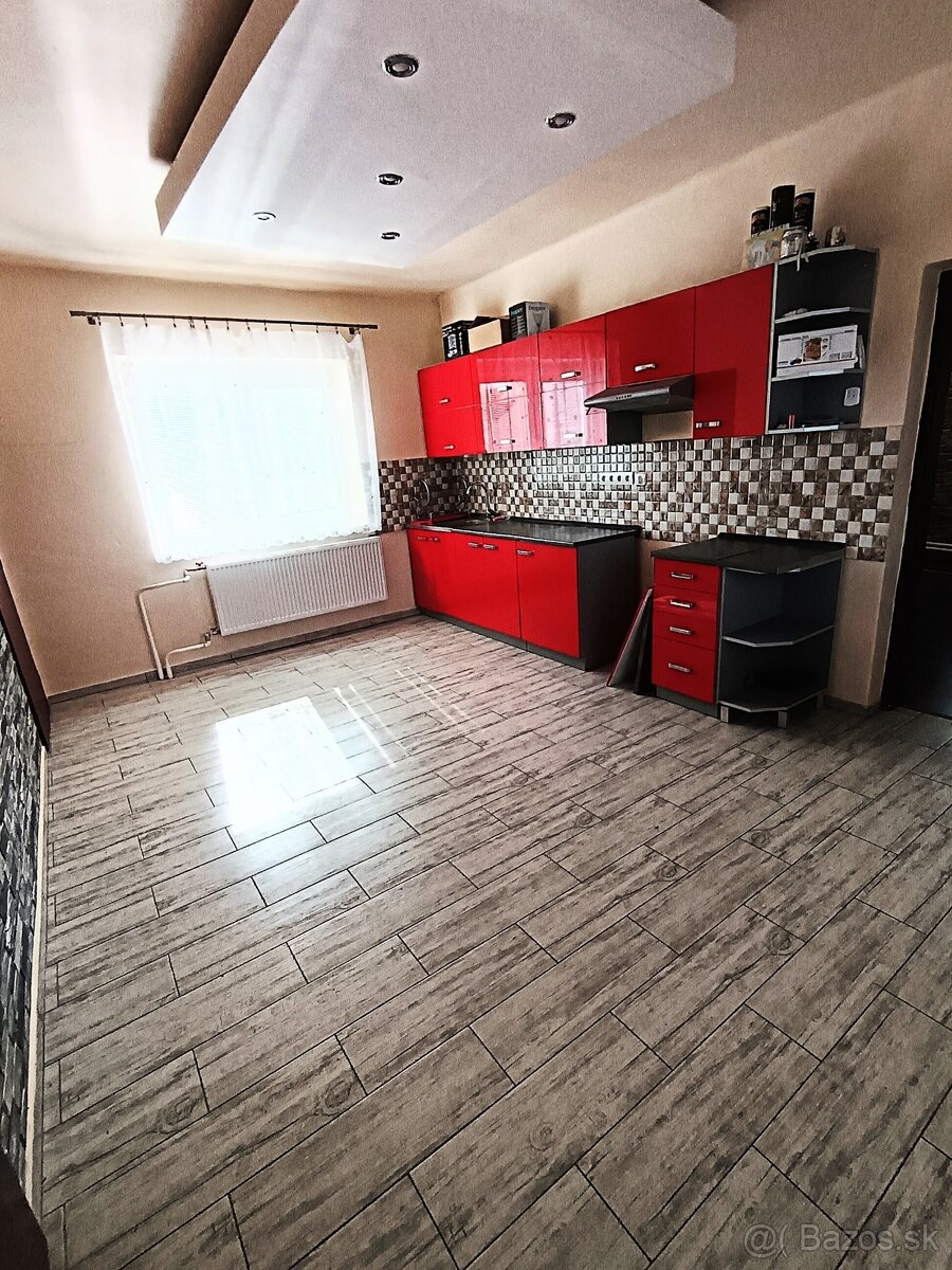 Na predaj veľký, pekný RD v Hosticiach - 15