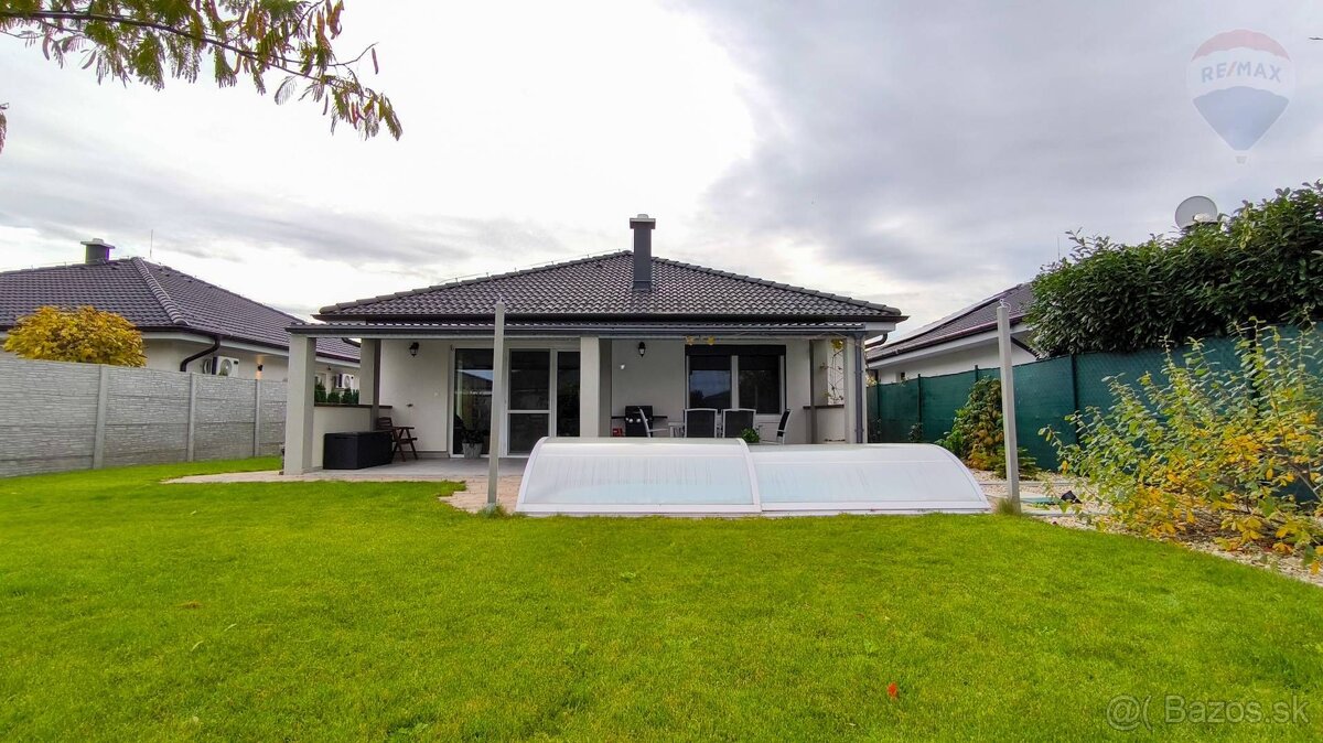 NA PREDAJ: 4-izbový rodinný dom s terasou a bazénom, Most pr - 15