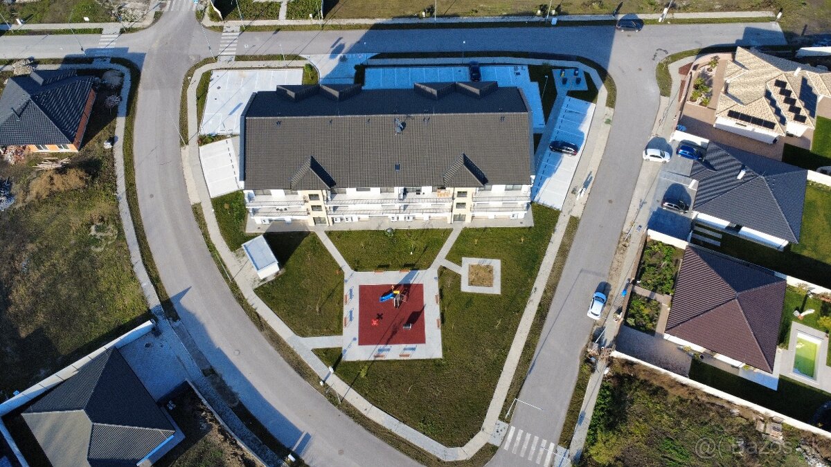 Kompletne zariadený 2 izbový byt v novostavbe, parkovanie - 15