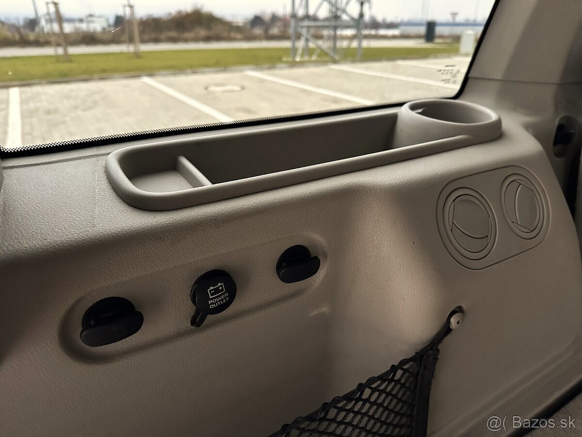 Jeep Commander 3.0 CRD 4x4 7 miestny - 15