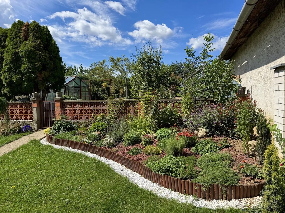 Na predaj komfortný 6-izbový rodinný dom s garážou - 15