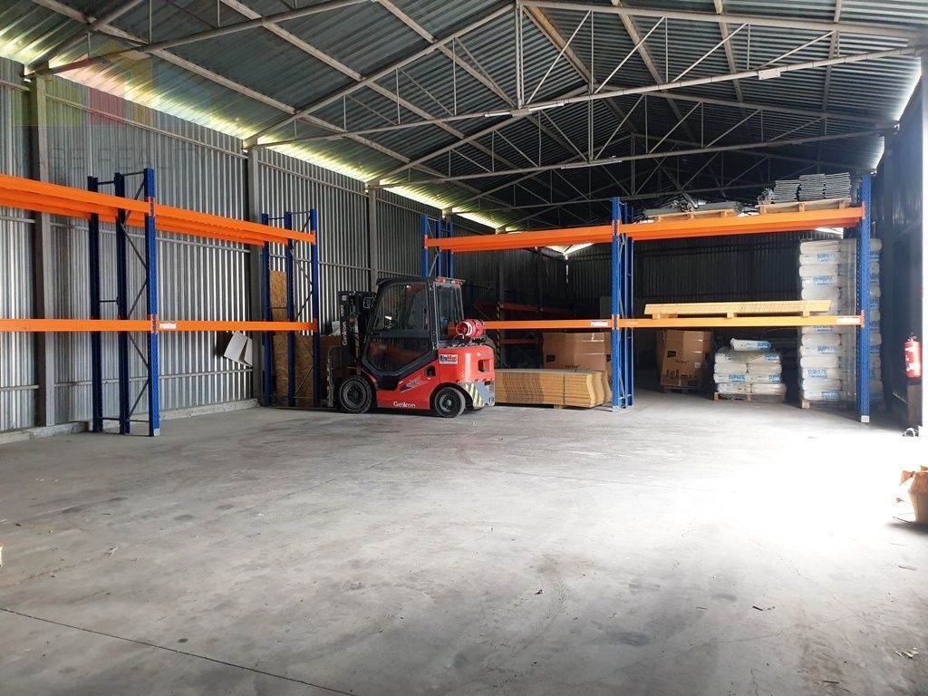 Na predaj priemyselný areál s výmerou 11 000 m² a montova - 15