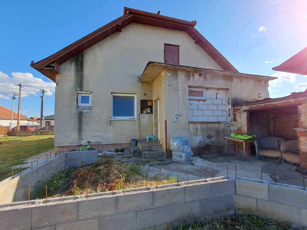 Predáme rodinný dom, pozemok 956 m2, Kmeťovo, okr. Nové Zámk - 15