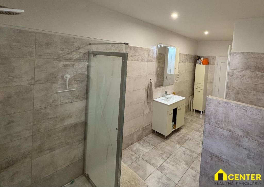 AKCIA : - 10 000,- EUR - RODINNÝ DOM, MUŽLA - 15