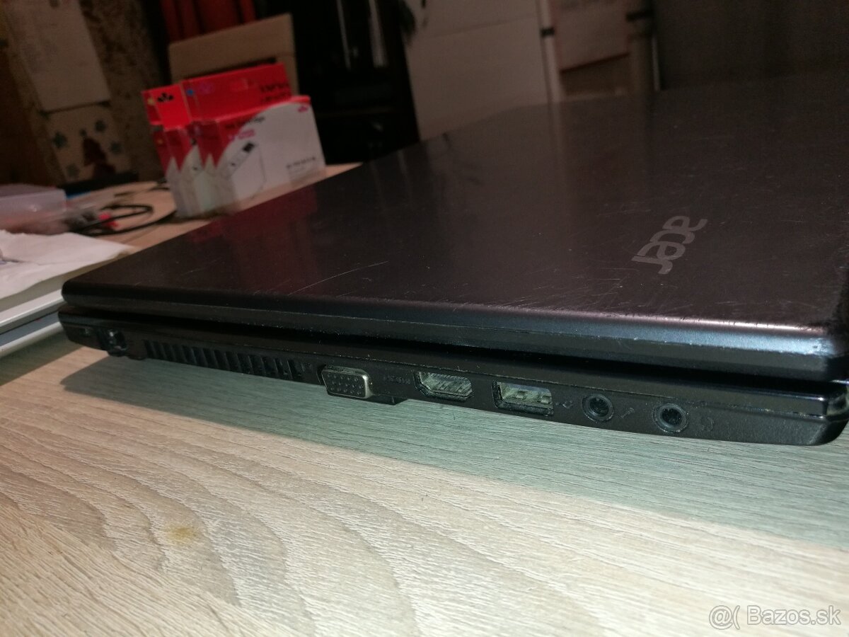 Acer. Intel Dvojjadro. 15,6" LED. 4GB. 500 GB. - 15