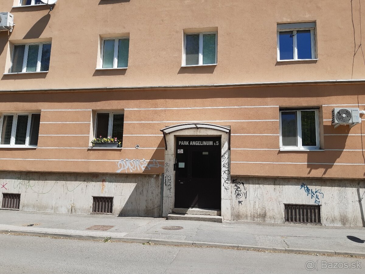 Nájom pre 2-3 osoby, Centrum 450 a 350 €/osobu - 15