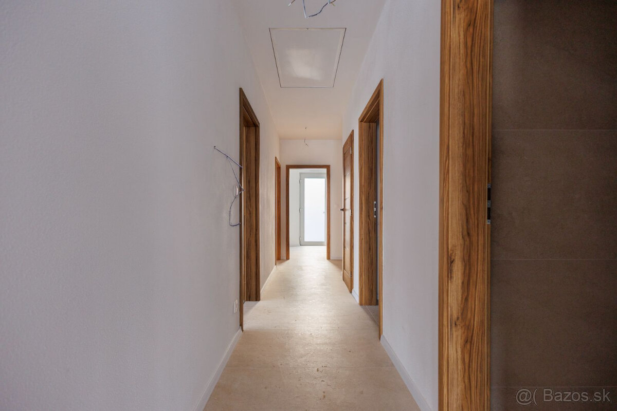 Rodinný dom v Hôrke nad Váhom - 15