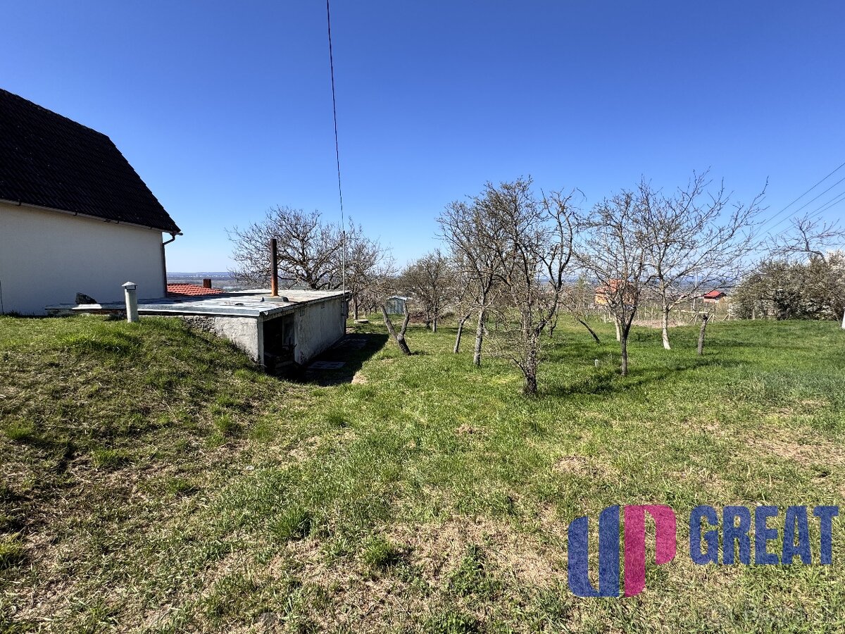 Pozemok s nádherným výhľadom na Skalicu–vinohrad so sklepom - 15
