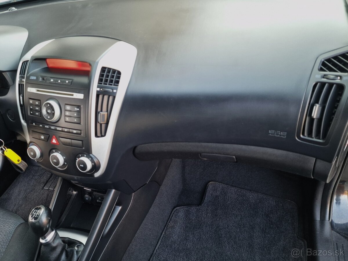 Kia Cee´d 1.6CRDi VGT 115K TX M6 SR 2 majiteľ - 15