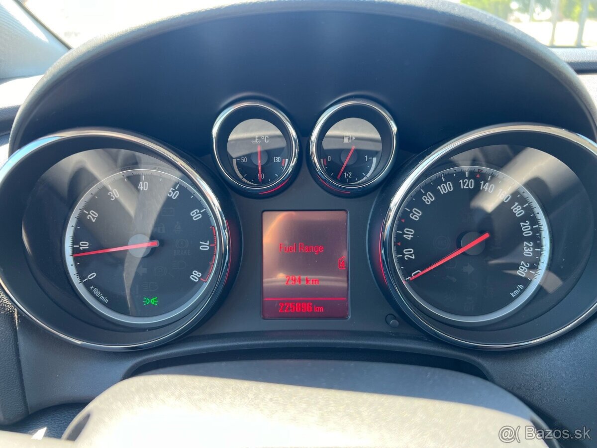 Opel Astra 1.6 benzín, 85kW, MT/5, rok:04.2012. - 15