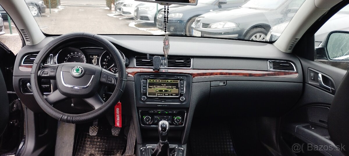 Predám Škoda Superb 2.0 TDI 103kw rok 2012 - 15