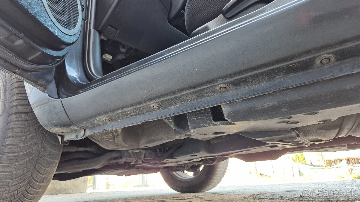 Toyota RAV4 2.2 D-4D 135 Base dovoz Taliansko - 15