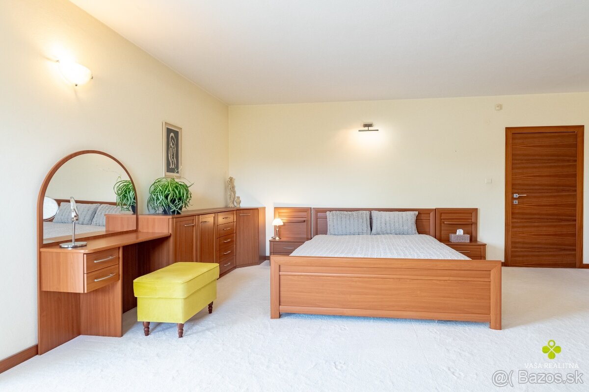 Úchvatná rodinná vila s vnútorným bazénom - 15