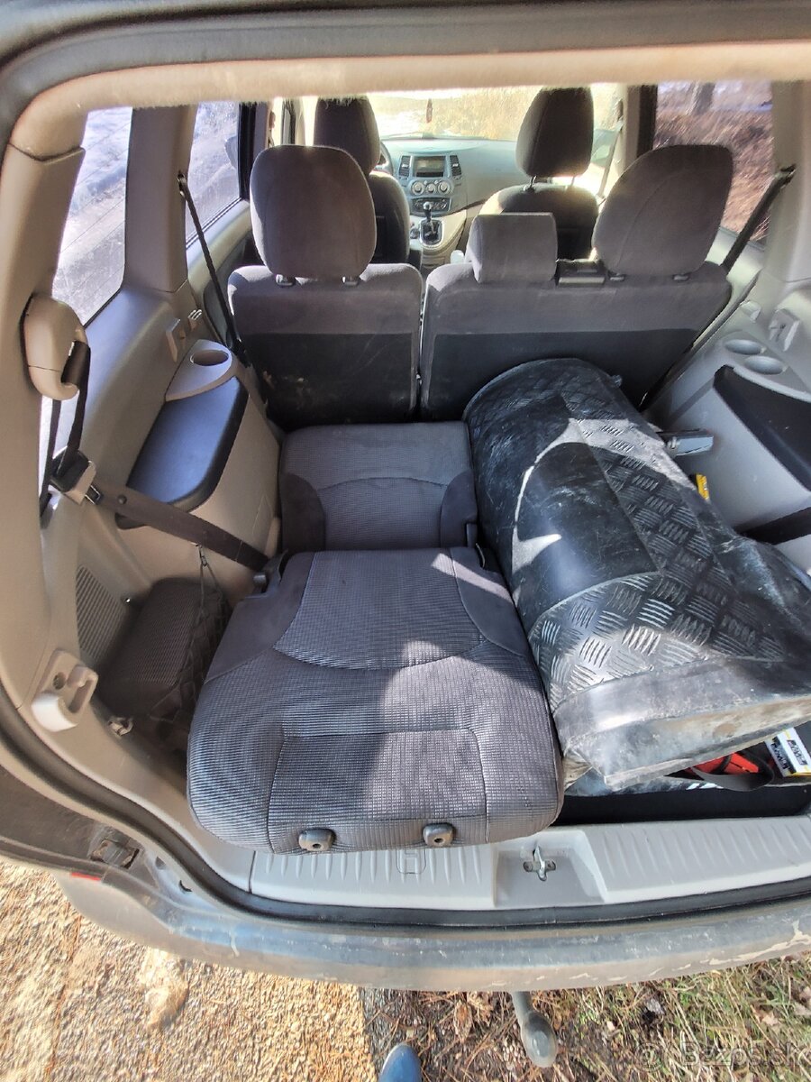 Mitsubishi Grandis - 15