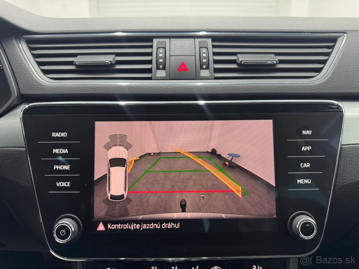 Superb Combi 2,0 TDI Style 110kW Ťazné Top stav - 15