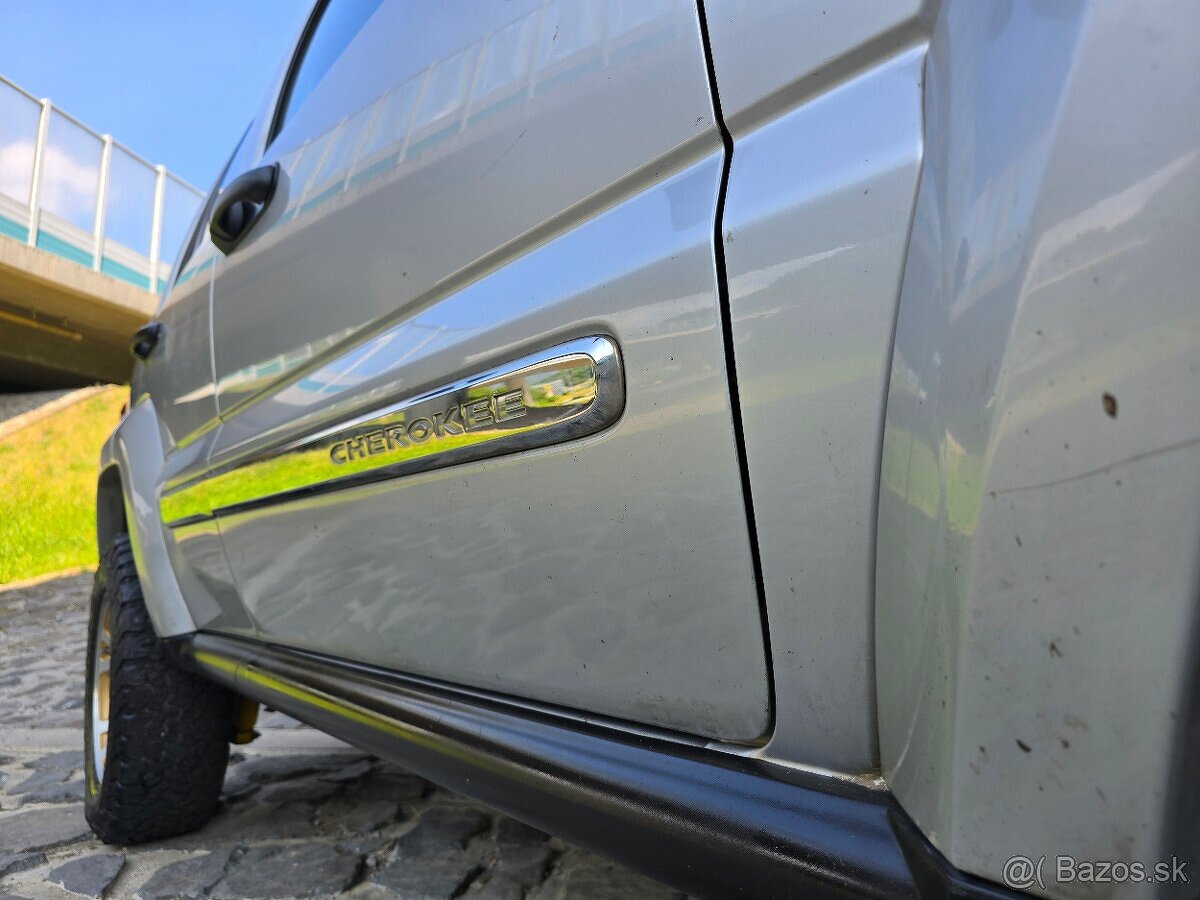 Jeep Cherokee 2,8CRD /120kw A/T facelift /BEZ KOROZIE /ťažné - 15