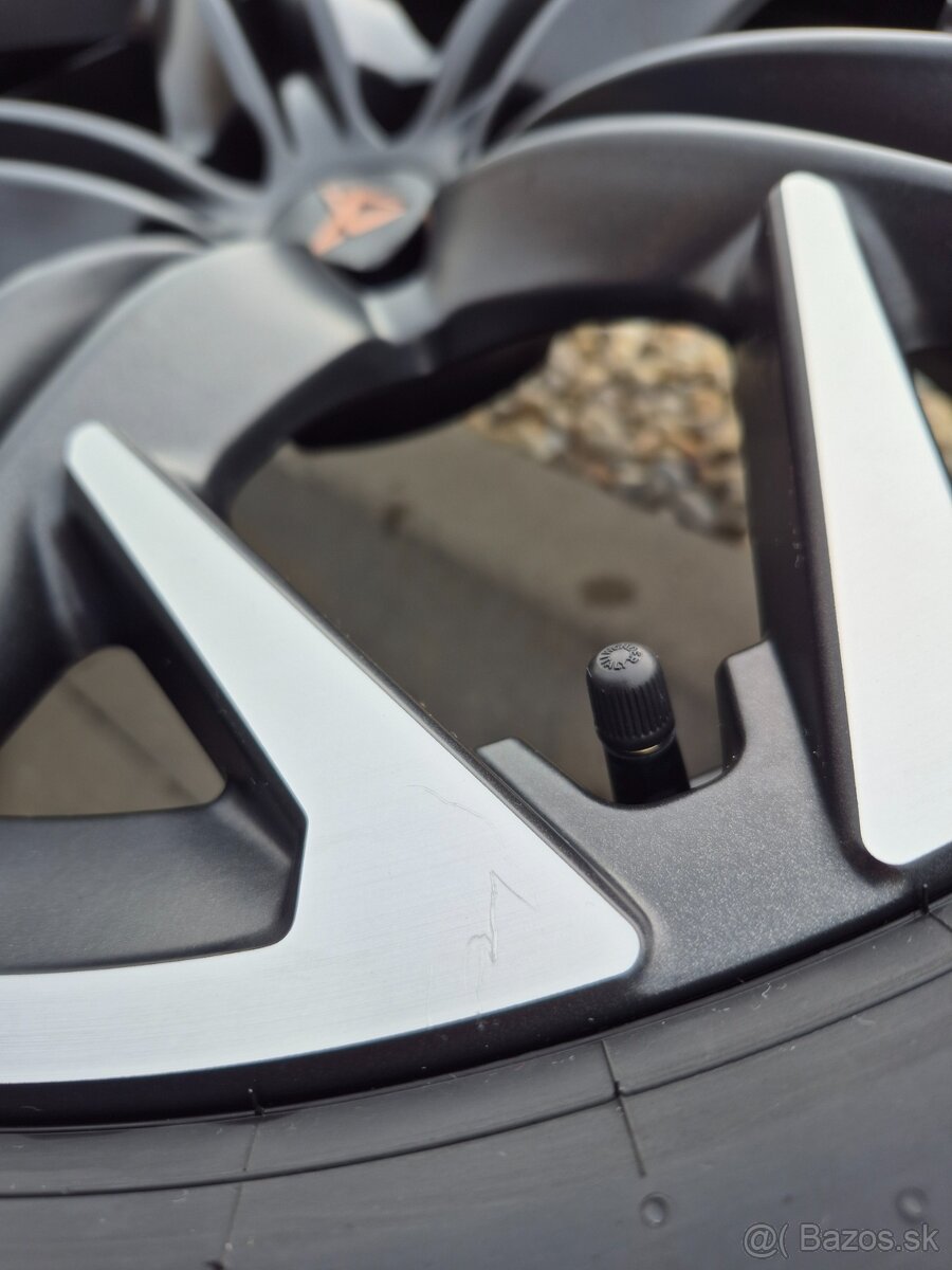 Predam - CUPRA Hadron 20" + Pirelli 255/40R20 - 15