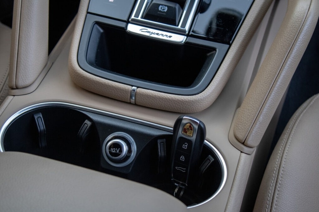 Porsche Cayenne 4x4 AT/8 - 15