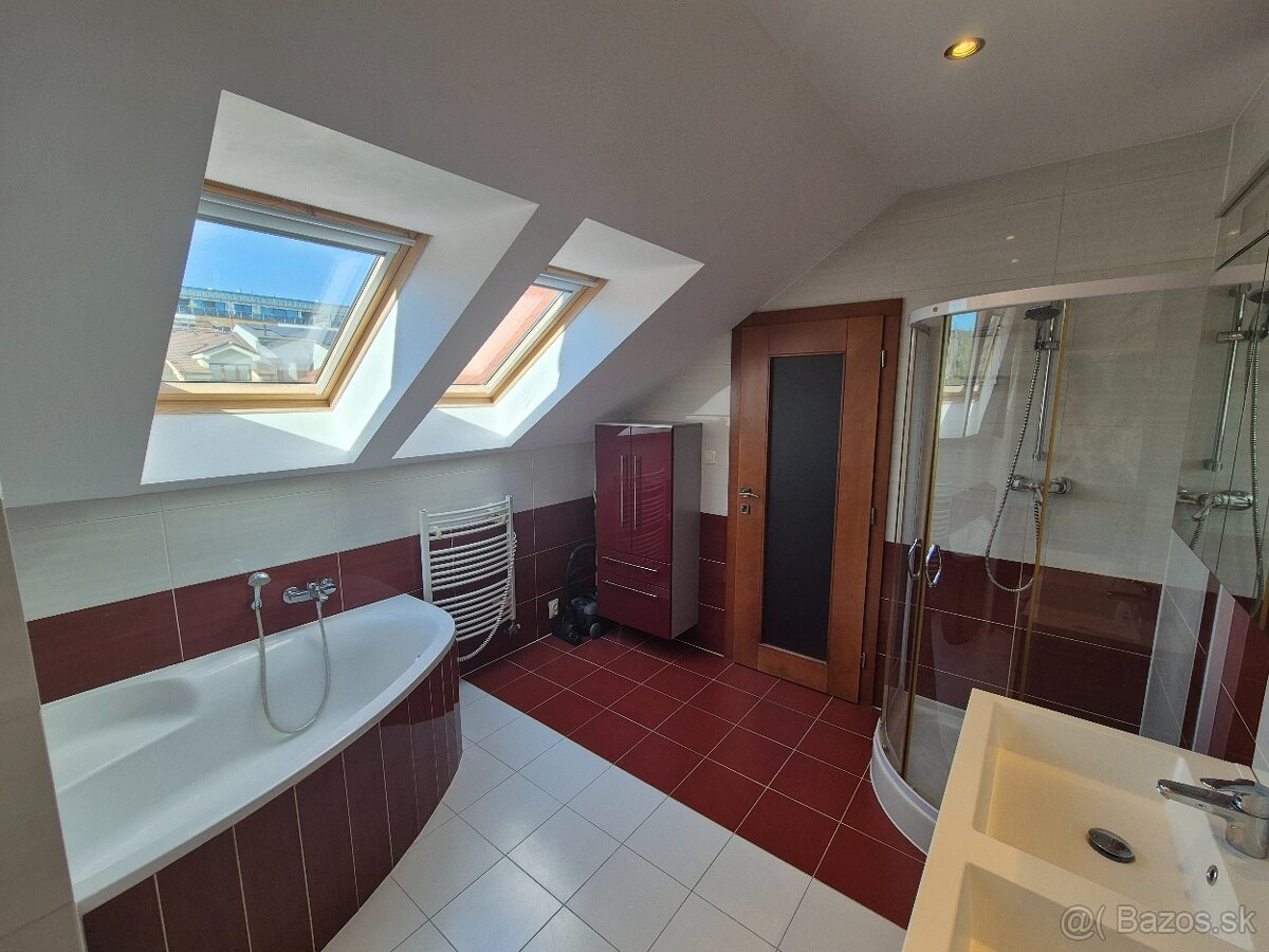 Útulný rodinný dom v lukratívnej lokalite Grot - 15