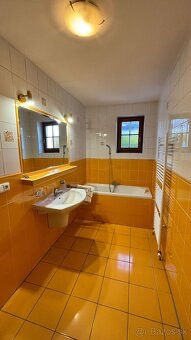 Nadštandardný 6-izbový rodinný dom s veľkou záhradou - 15