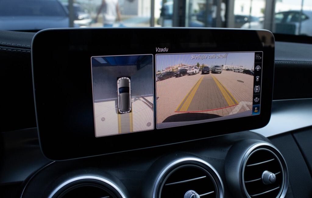 Mercedes-Benz C 200 Combi z roku 2020 - 15