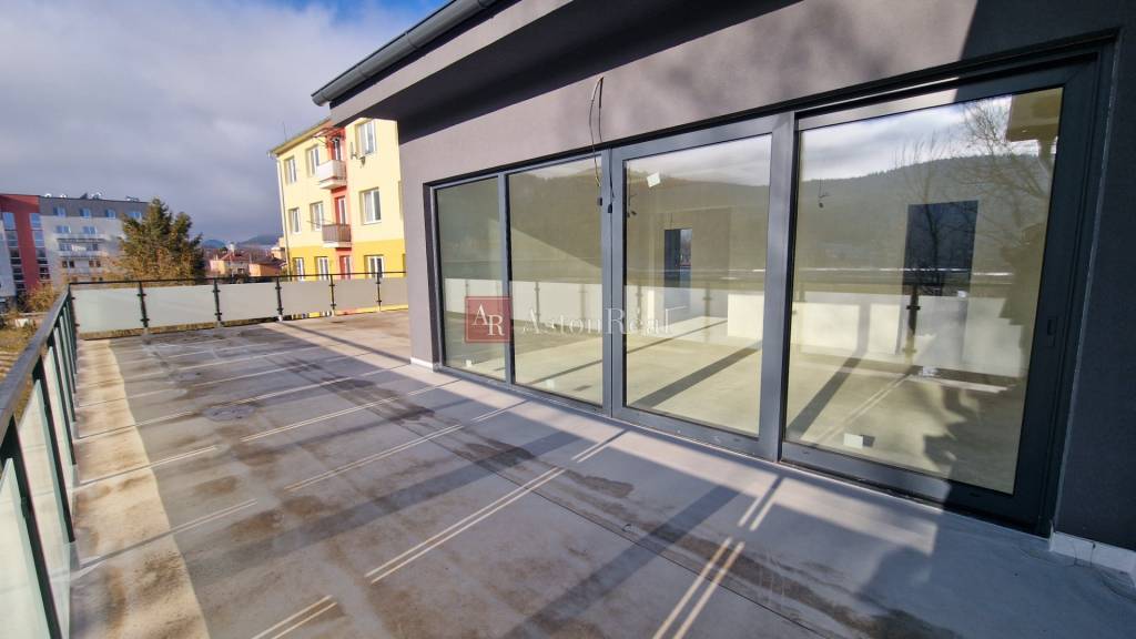 Novostavba- 3izbovy byt s balkónom a obrovskou terasou 180m - 15