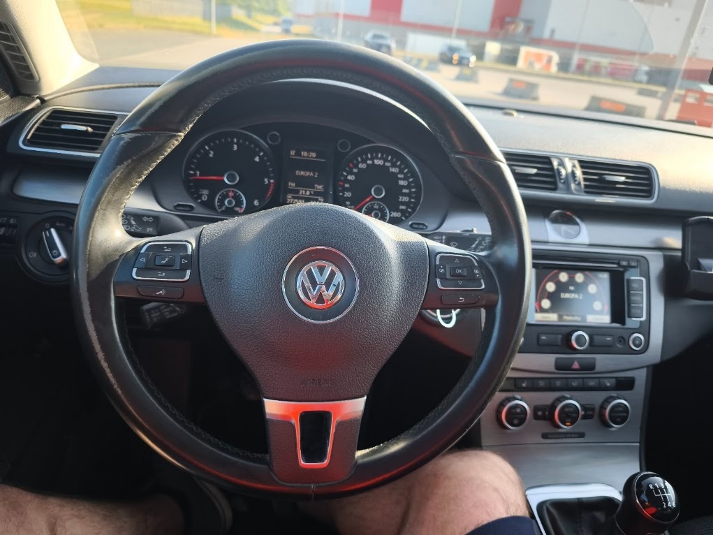 Volkswagen Passat B7 2.0TDi rok 2012 - 15