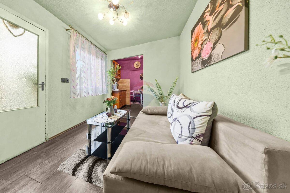 REMAX ponúka na predaj rodinný dom s dvomi bytovými jednotka - 15