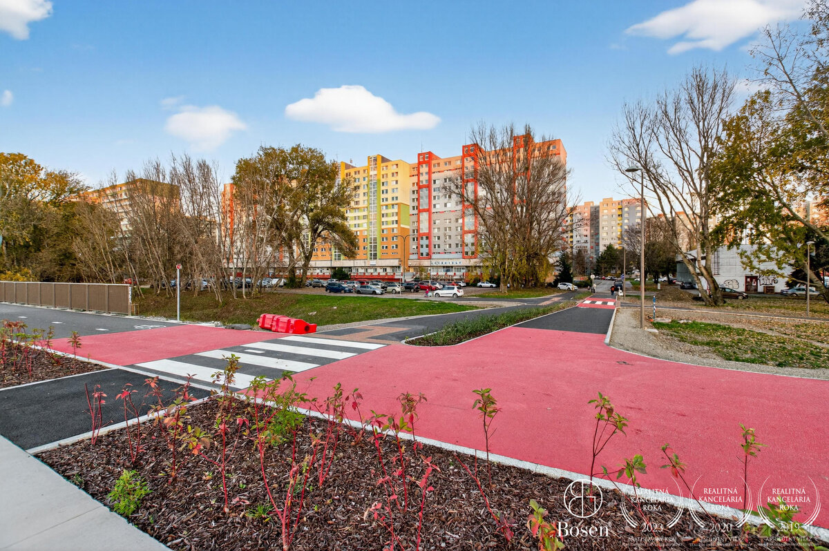 BOSEN | Na predaj zariadená garsónka s loggiou Rovniankova u - 15